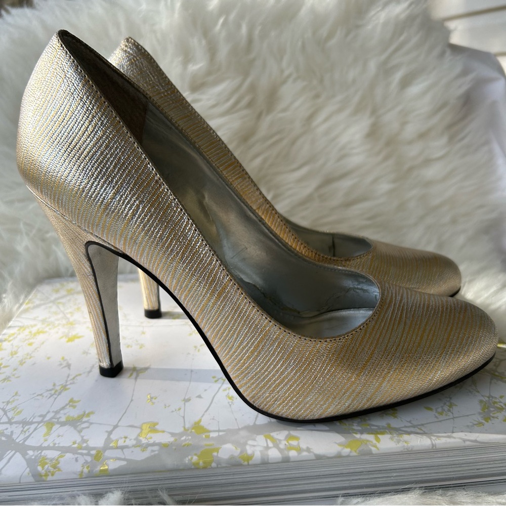 Jessica Simpson Silver/Gold textured leather Heels sz 9